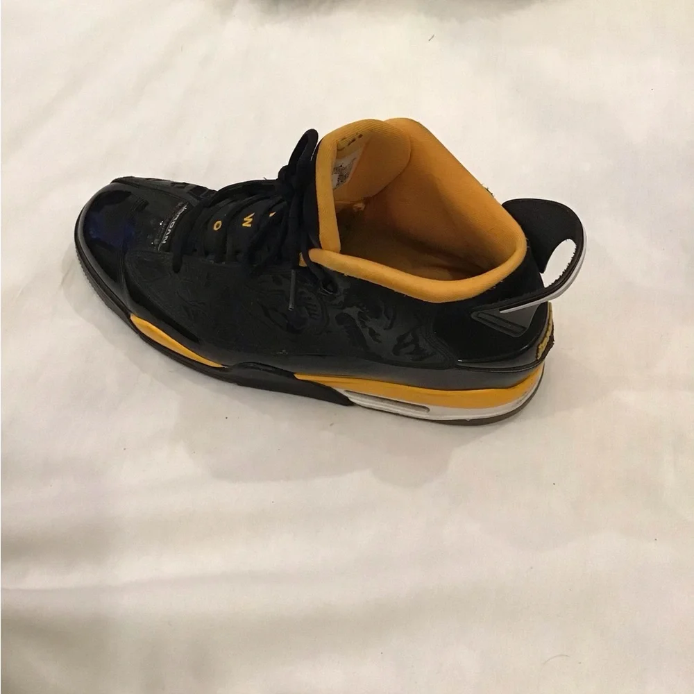 Jordan Men's Black and Yellow Low-Top Sneakers